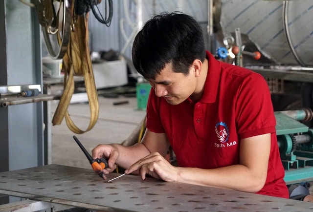 Về quê khởi nghiệp bằng nghề chế tạo máy sấy mang lại cho anh Tư thu nhập tiền tỷ mỗi năm.