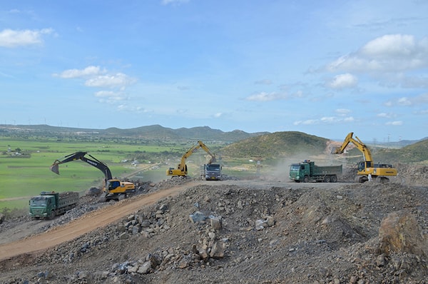 Các nhà thầu thi công các gói thầu thuộc Dự án cao tốc bắc – nam, đoạn Vĩnh Hảo – Phan Thiết.