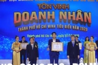 Giải thưởng Doanh nhân TP. HCM tiêu biểu vinh danh 2 doanh nhân trẻ nhà tỷ phú Johnathan Hạnh Nguyễn