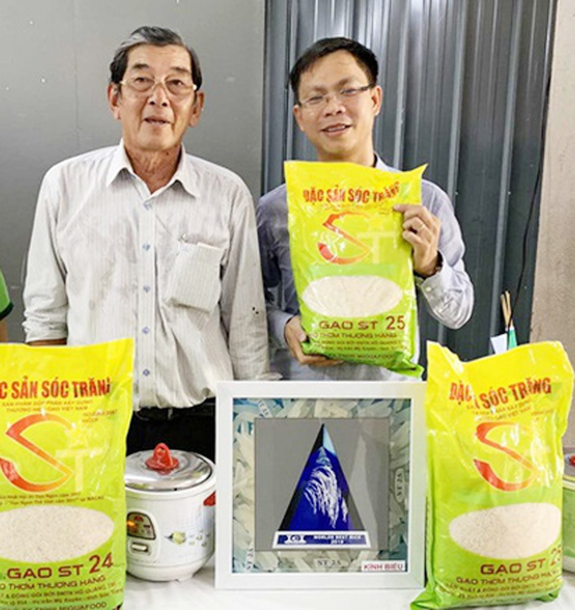  DNTN Hồ Quang Trí là doanh nghiệp duy nhất của Việt Nam được cho phép sử dụng logo “Worlds Best Rice” cho sản phẩm của mình, logo này vẫn được sử dụng bất hợp pháp bởi nhiều doanh nghiệp khác cùng lĩnh vực. 