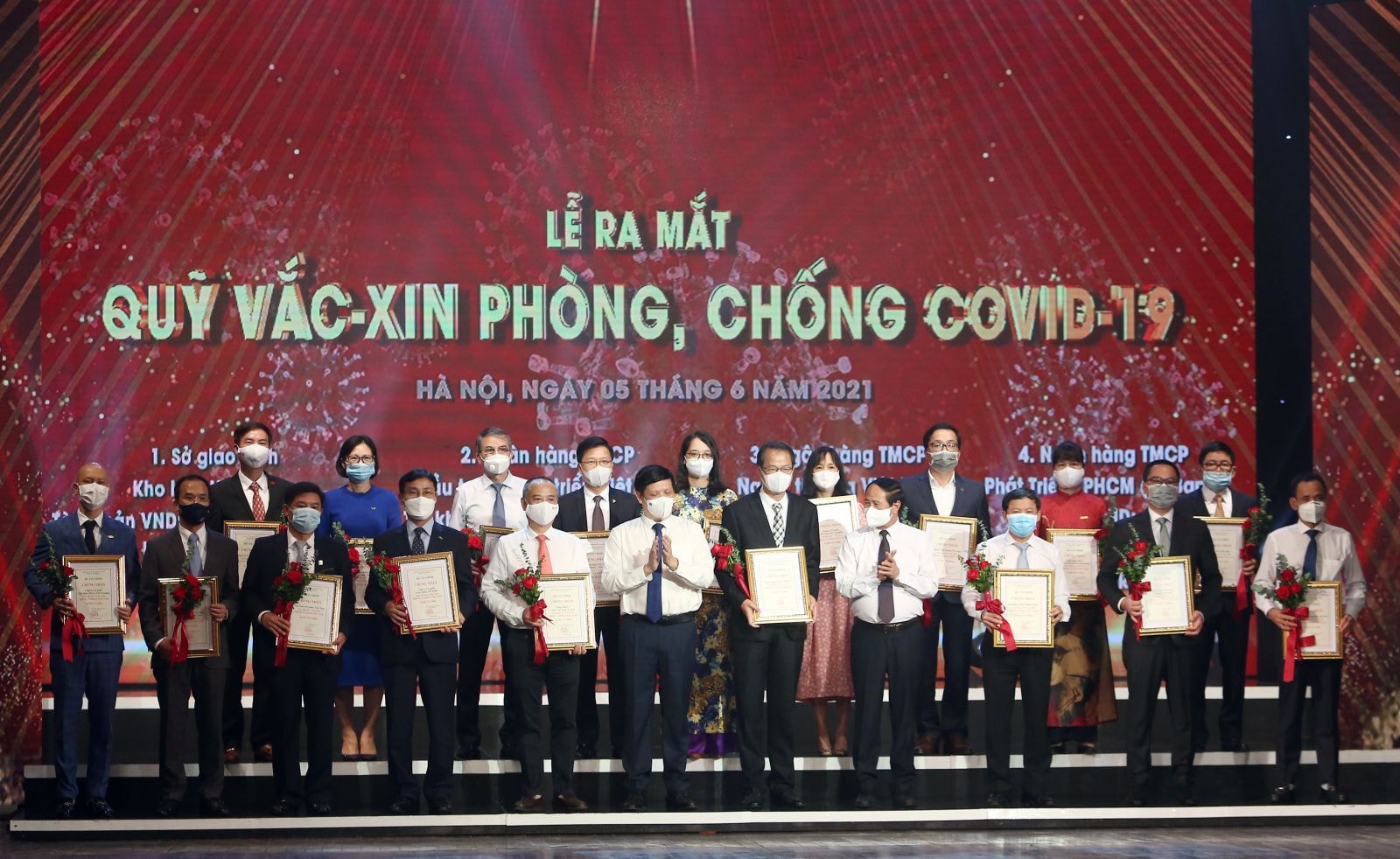 Giao Hàng Tiết Kiệm đồng hành cùng các doanh nghiệp tại Lễ ra mắt Quỹ Vaccine phòng chống COVID-19.