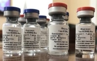 Vì sao một số nước không dùng vaccine COVID-19 Nga?