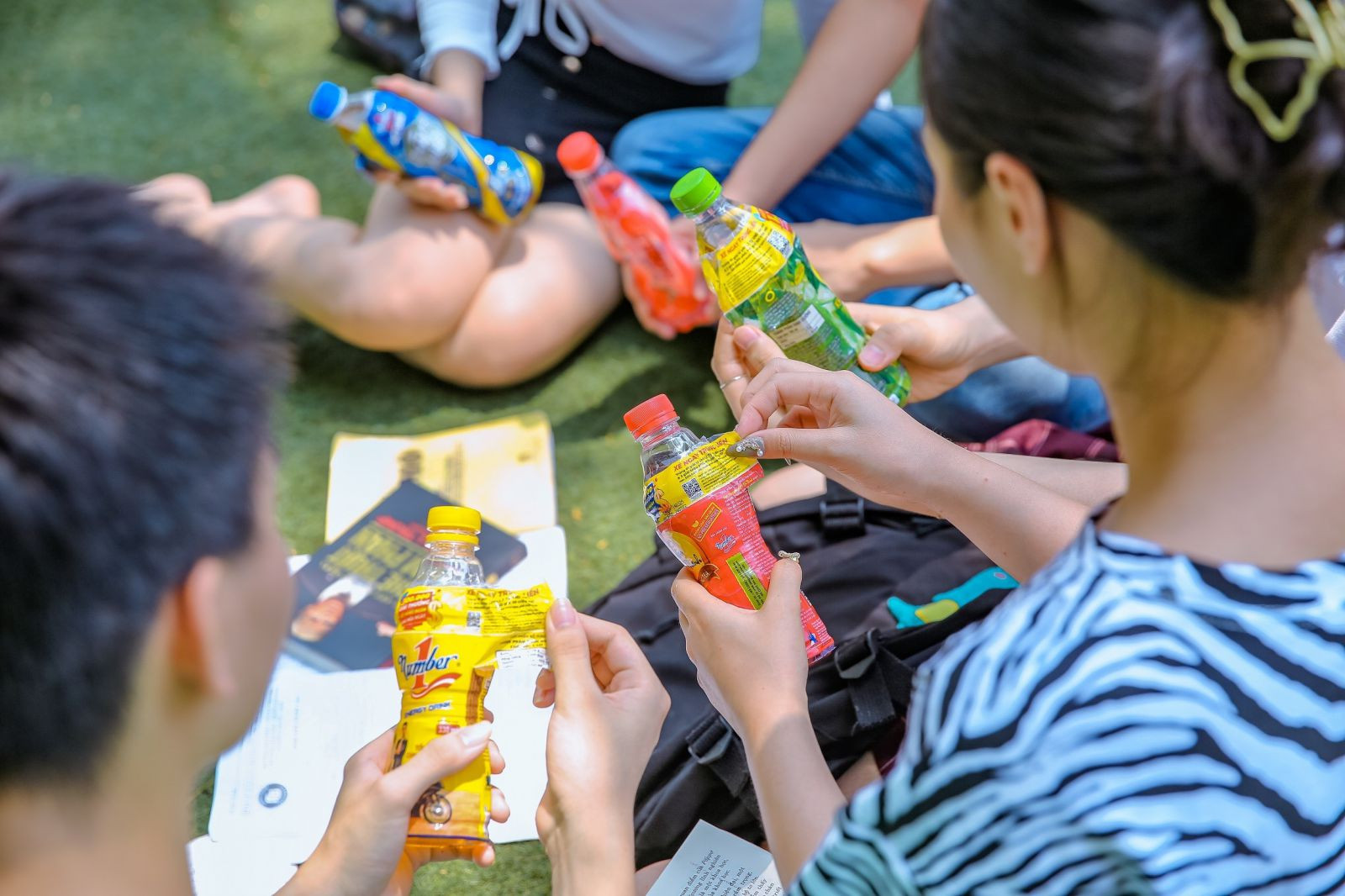 Không chỉ giải khát ngày hè nắng nóng mà còn có cơ hội trúng hàng trăm ngàn giải thưởng giá trị từ chương trình Xé ngay trúng liền.