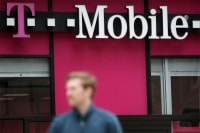 SoftBank đang tìm cách bán cổ phần T-Mobile