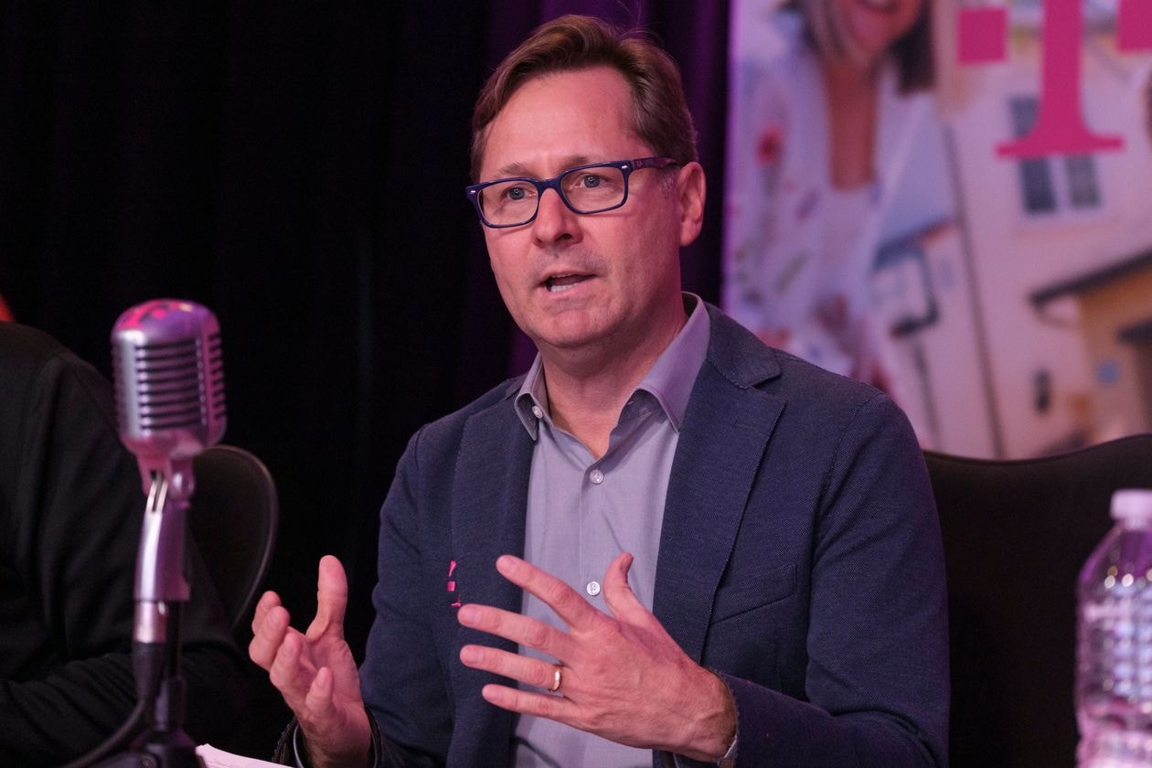 Giám đốc điều hành T-Mobile Mike Sievert .