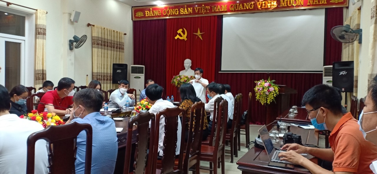 Ông Bùi Đình Long - Phó Chủ tịch UBND tỉnh Nghệ An, Phó Ban chỉ đạo phòng chống dịch COVID -19 đã chủ trì, họp khẩn vào rạng sáng 14/6 sau khi phát biện bệnh nhân dương tính với SAR-CoV-2 đầu tiên trên địa bàn Tp Vinh