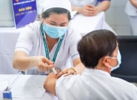 TIN NÓNG CHÍNH PHỦ: Chính phủ tạo mọi điều kiện cho TPHCM nhập khẩu vaccine phòng COVID-19