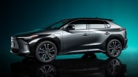 Không như VinFast, Toyota vẫn dè dặt với xe điện và đây là lý do