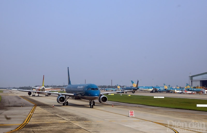 Bộ Kế hoạch và Đầu tư dự kiến, số lỗ của quý I/2021 của Vietnam Airlines sẽ ở mức 4.800 tỷ đồng, 6 tháng đầu năm có thể lên đến 10.000 tỷ đồng, Vietnam Airlines đang cực kỳ khó khăn, bên bờ vực phá sản.