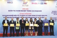 Trao chứng nhận cho doanh nghiệp niêm yết có năng lực cạnh tranh tốt nhất và hiệu quả kinh doanh tốt