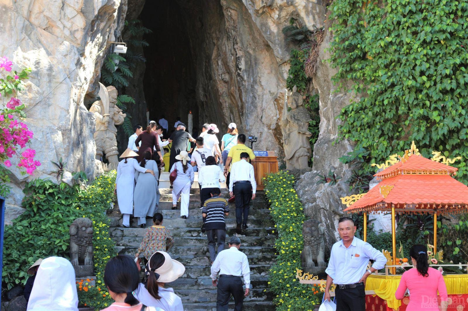 Việc được vay vốn trang trải cuộc sống sẽ là phao cứu sinh cho người lao động ngành du lịch trong bối cảnh khó khăn.