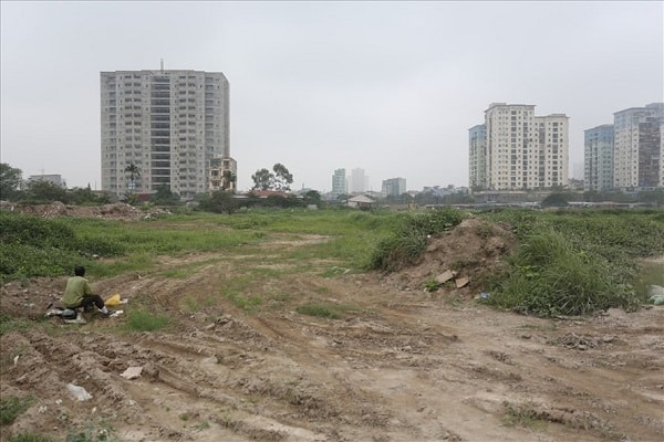 Dự án Khu đô thị mới Thịnh Liệt (Hà Nội) triển khai đã 15 năm, nhưng hiện chỉ là một bãi đất hoang.