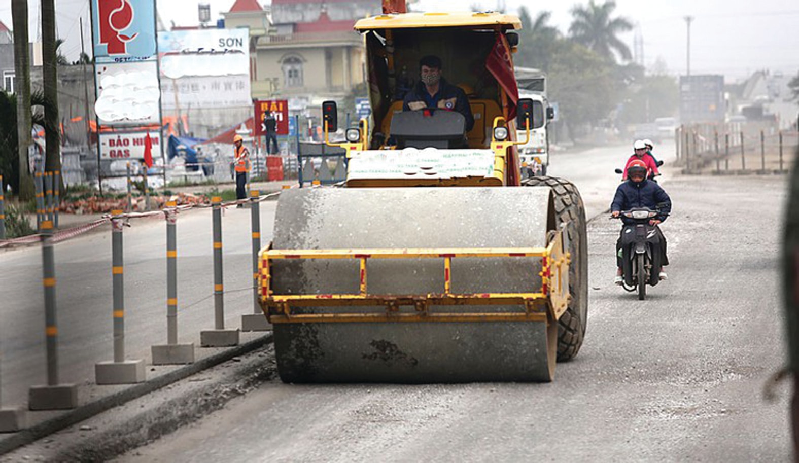 p/Việc dùng chiêu trò nhằm “ưu ái” riêng cho doanh nghiệp thân hữu trong đấu thầu, đang làm xấu đi môi trường đầu tư sản xuất kinh doanh. (Hình ảnh minh họa).