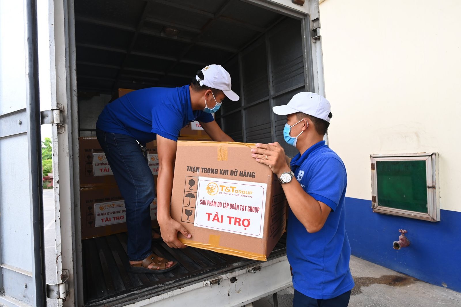 Lô hàng 500.000 bơm kim tiêm đầu tiên trong gói tài trợ đã được vận chuyển đến TP Hồ Chí Minh trong ngày 21/6 vừa qua.