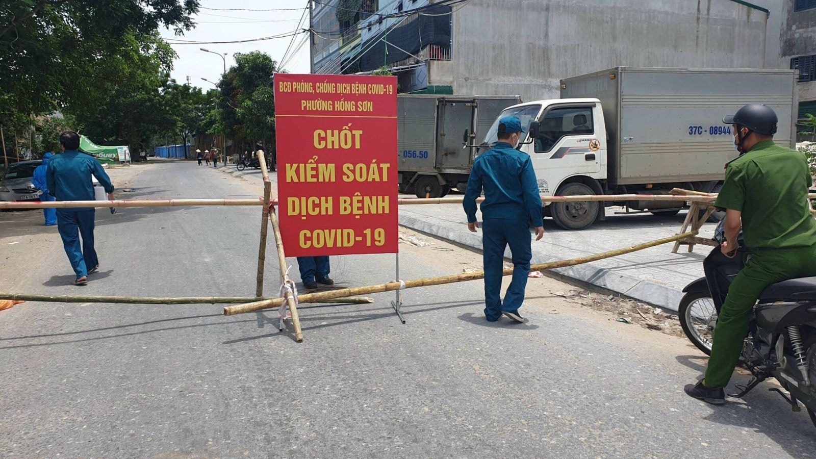 Toàn bộ phường Hồng Sơn, Tp Vinh (địa bàn có chợ đầu mối lớn nhất Tp Vinh hoạt động) đã được phong tỏa