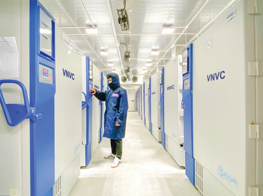  Bảo quản vaccine trong kho lạnh của VNVC và AstraZeneca tại TP.HCM
