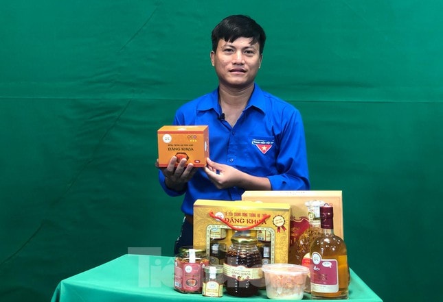 Nguyễn Văn Tuấn giới thiệu sản phẩm