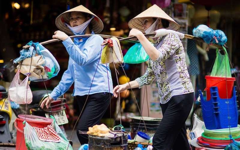 trong quý 2 năm 2021, cả nước có 12,8 triệu người từ 15 tuổi trở lên bị ảnh hưởng tiêu cực bởi dịch Covid-19 bao gồm người bị mất việc làm, phải nghỉ giãn việc/nghỉ luân phiên, giảm giờ làm, giảm thu nhập,…