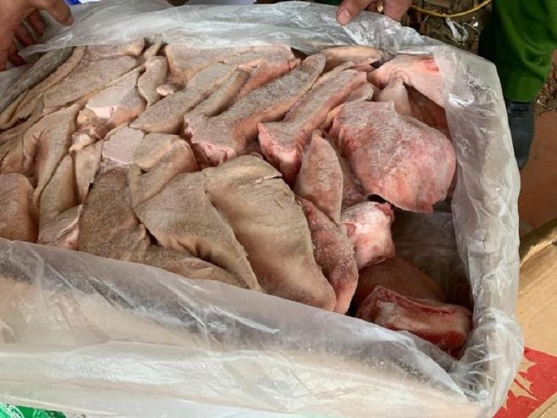 Trong tổng số hơn 3.000 kg thực phẩm được phát hiện, có tới 2.880 kg không có hóa đơn chứng từ chứng minh nguồn gốc - Ảnh: ANTĐ