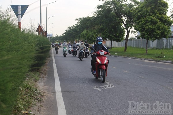 Công nhân giờ tan ca tại KCN Tràng Duệ, huyện An Dương, TP Hải Phòng