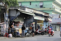 TP.HCM: Ngày đầu giãn cách theo Chỉ thị 16, nhiều người dân vẫn phớt lờ quy định