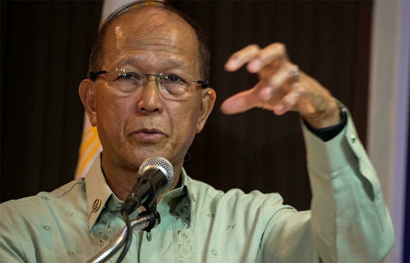 Bộ trưởng Quốc Phòng Philippines Delfin Lorenzana tại cuộc họp báo ở Manila ngày 09/03/2017. NOEL CELIS / AFP