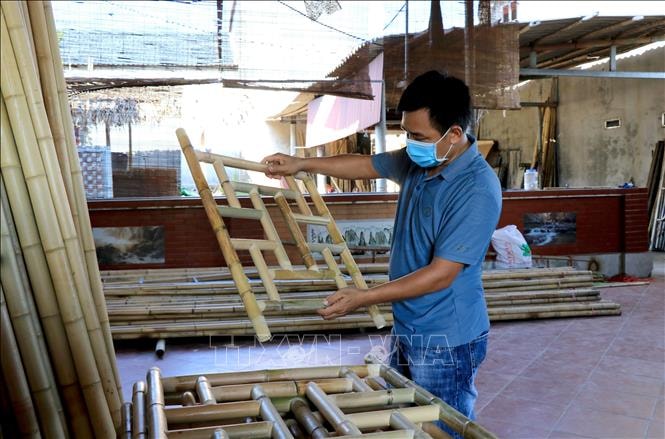 Mô hình kinh doanh tre trúc của anh Lê Xuân Trường, xã Xuân Lai, huyện Gia Bình, tỉnh Bắc Ninh, được gia hạn vốn vay khởi nghiệp. Ảnh: Đinh Văn Nhiều/TTXVN