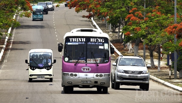 Xe buýt Thinh Hưng chạy tuyến khách sạn Dầu Khí - Đồ Sơn