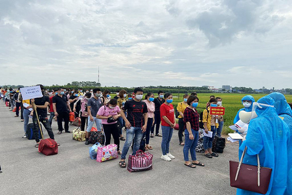 Làn sóng công nhân về quê tránh dịch đang gia tăng