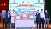 BHXH Hải Phòng tặng 500 mũ chắn giọt bắn cho Bệnh viện Việt - Tiệp