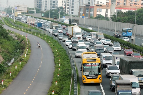 các đơn vị, doanh nghiệp có nhu cầu cấp Thẻ nhận diện phương tiện ưu tiên khi hoạt động trên các “Luồng xanh” vận tải truy cập vào website: http://luongxanh.drvn.gov.vn và thực hiện đăng ký, khai báo các thông tin theo hướng dẫn.