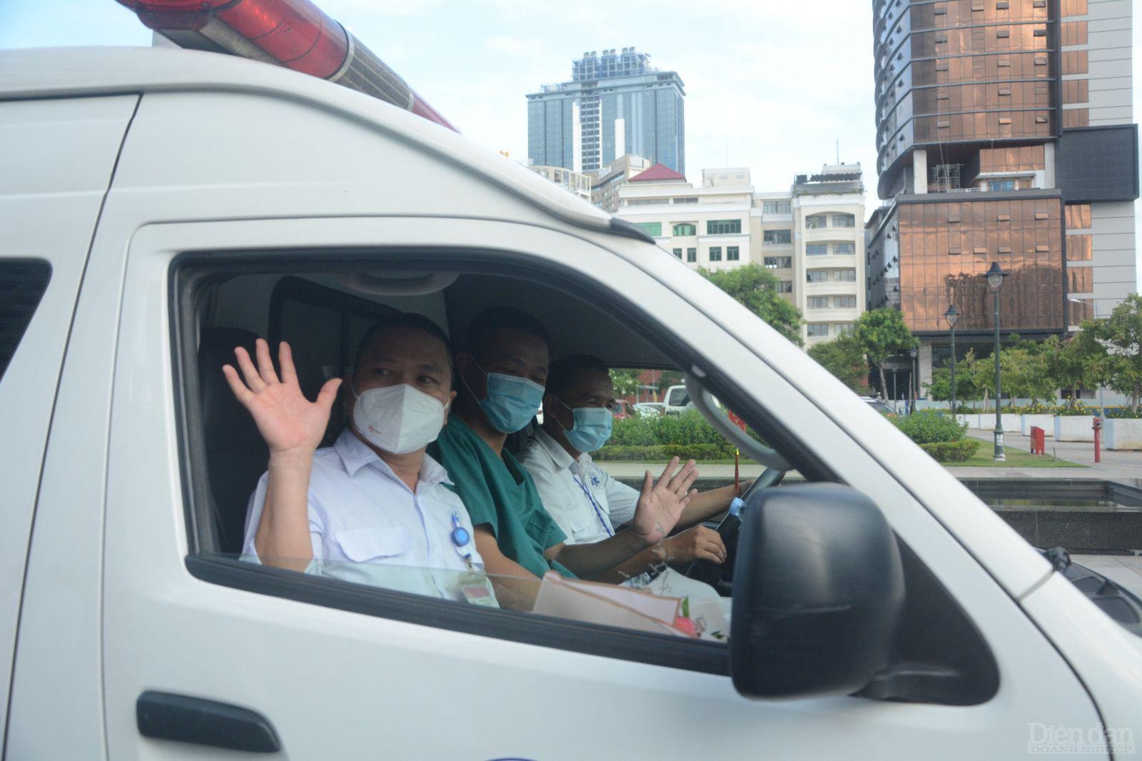 Không ngần ngại, những y, bác sỹ thể hiện quyết tâm đồng hành cùng TP HCM đến khi dịch bệnh được kiểm soát.