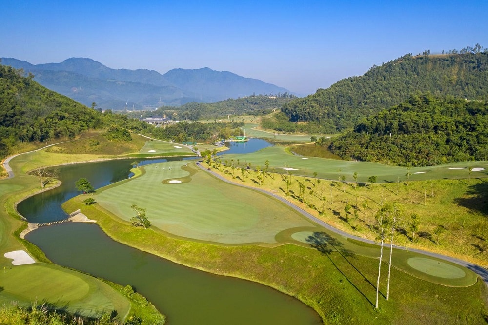 Sân golf Hilltop Valley Golf Club của Geleximco.