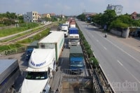 Hải Phòng: QL5 ùn tắc gần 20 km vì tài xế phải xếp hàng chờ xét nghiệm