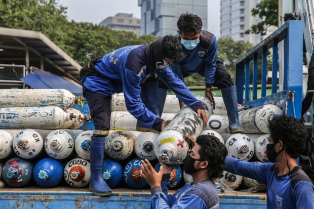 Ôxy đang là mặt hàng khan hiếm tại Indonesia.