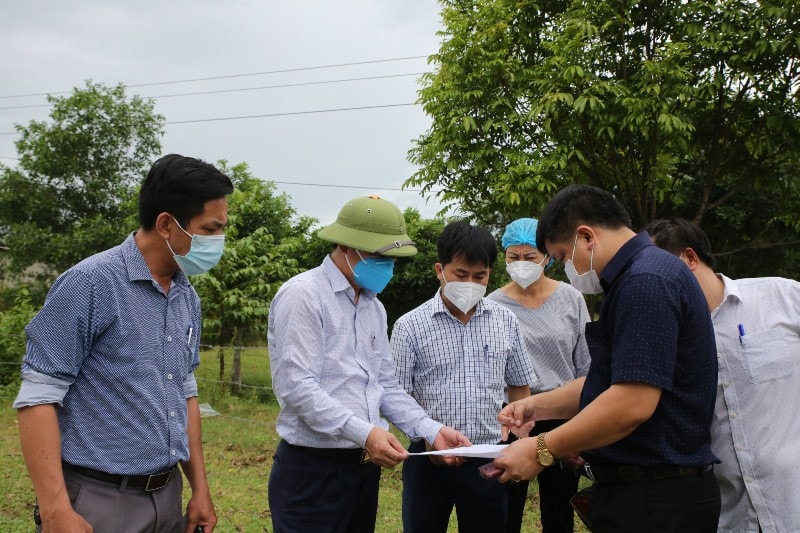 Ngay sau khi phát hiện ca bệnh mới dương tính với SARS-CoV-2, ngành chức năng Hà Tĩnh đã nhanh chóng triển khai nhiều biện pháp cứng rắn để chặn đứng đường lây lan của dịch bệnh