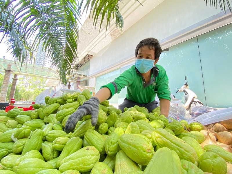 Tạm thời thất nghiệp nhưng anh Phan Bá Cường (tài xế Grab) lại hành động bằng cả trái tim giữa những ngày đại dịch.