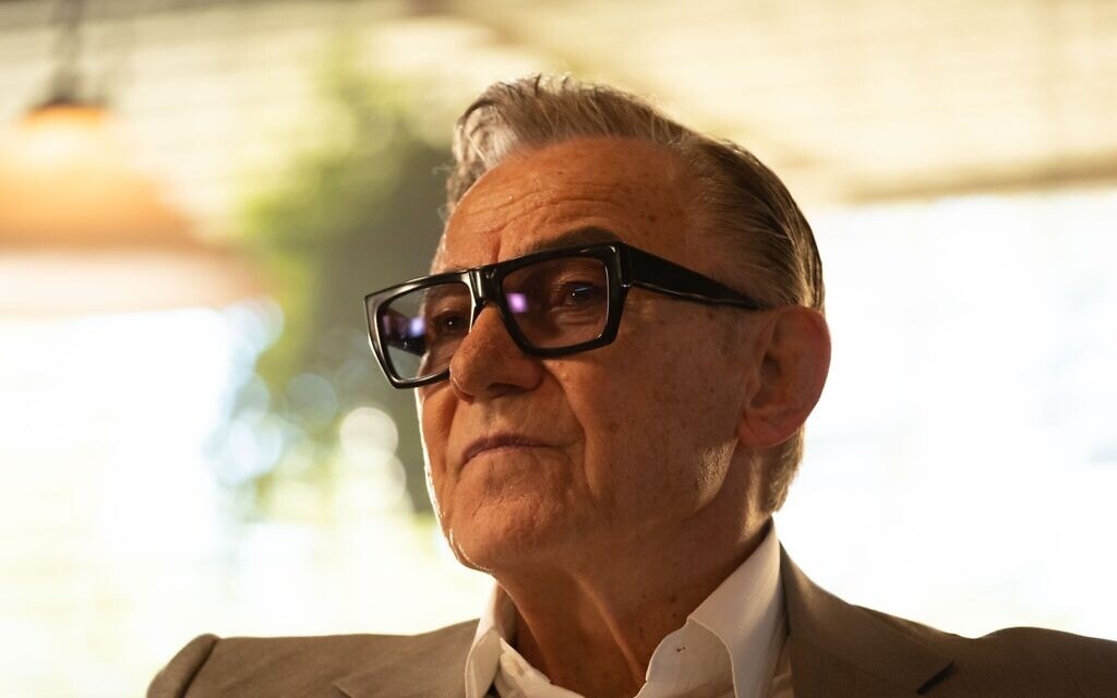 Harvey Keitel đóng vai 