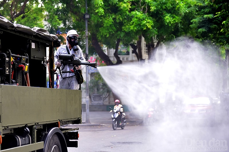 Sắp tới nhiều quận huyện đang có các chùm ca bệnh sẽ tiếp tục triển khai phun khử khuẩn để phòng dịch