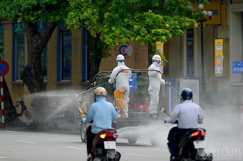 Phương án triển khai theo vòng tròn khép kín, tiêu độc khử khuẩn từng tuyến đường, khu vực dân cư của các phường thuộc quận Hoàn Kiếm