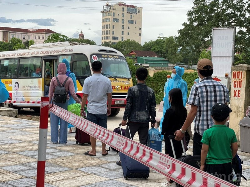 Trong đợt 1 này có 814 công dân Hà Tĩnh trở về quê; trong đó: Cẩm Xuyên có 86 người, Thạch Hà: 101 người, Can Lộc: 91 người, Lộc Hà: 75 người, Nghi Xuân: 49 người, Đức Thọ: 103 người, Hương Sơn: 98 người, Hương Khê: 77 người, Vũ Quang: 15 người, Kỳ Anh: 18 người, thị xã Kỳ Anh: 40 người, thị xã Hồng Lĩnh: 24 người, TP Hà Tĩnh: 37 người.