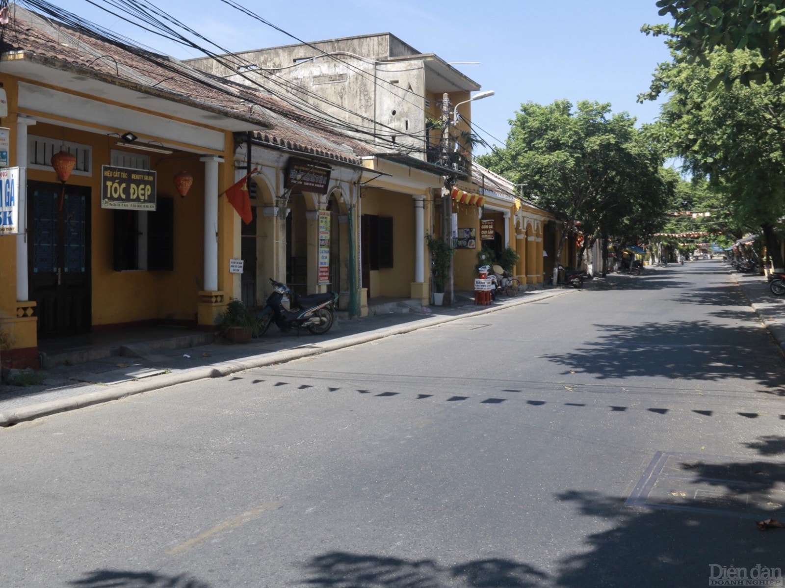 Hàng quán, dịch vụ kinh doanh không thiết yếu tạm dừng hoạt động để phòng, chống COVID-19.