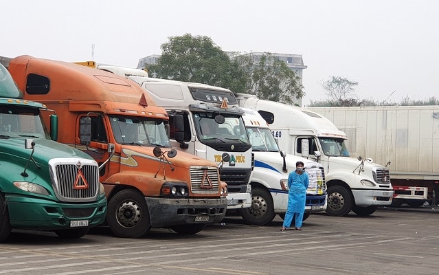 Bộ Công Thương bổ sung đối tượng lao động trong các ngành vận tải và logistics – đặc biệt là lái xe, phụ xe, vận tải liên tỉnh, đội ngũ lao động tại các cảng biển, cửa khẩu… là đối tượng ưu tiên (nếu các địa phương chưa đưa các đối tượng này là đối tượng ưu tiên) tiêm vắc xin như lực lượng tuyến đầu chống dịch.