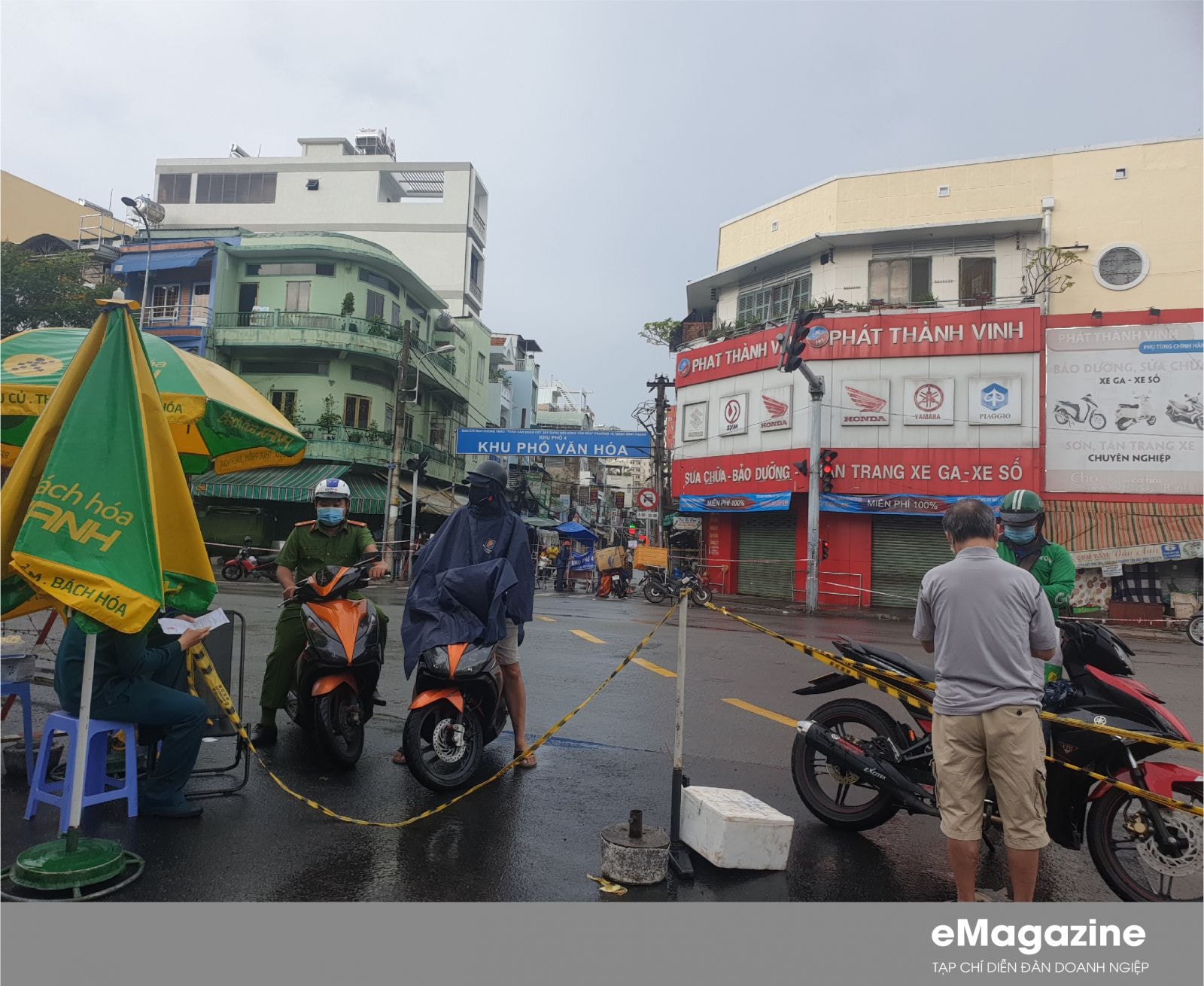 Chốt kiểm dịch tại Xô Viết Nghệ Tĩnh - một trong những cung đường huyết mạch của TP HCM (ảnh: Lê Mỹ)