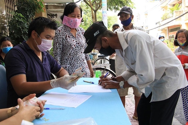 mỗi phường, quận phải có một hội đồng quản lý khu dân cư lên danh sách của những người mất công ăn việc làm, gặp khó khăn để hỗ trợ được thiết thực, sát sao