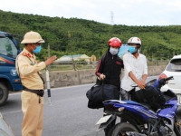 Hà Tĩnh tăng cường kiểm soát chặt người từ vùng dịch về