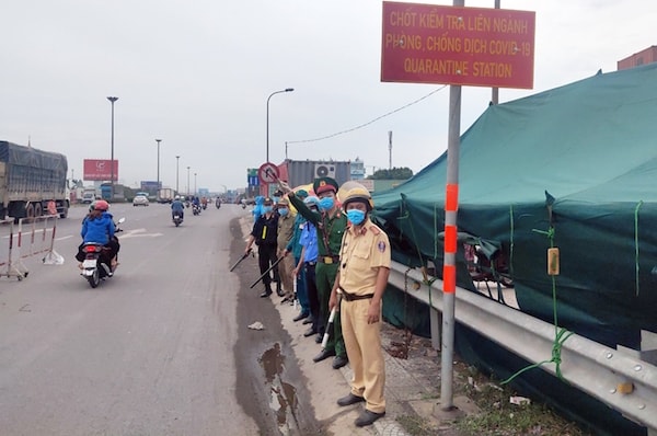 các đoàn thể chính trị-xã hội, cán bộ, đảng viên và Nhân dân, nhất là người đứng đầu các cấp, các ngành, các đơn vị triển khai nghiêm túc 12 biện pháp cấp bách.