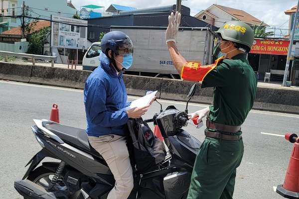 Phó chủ tịch UBND TP mong bà con không di chuyển tự phát về quê. 