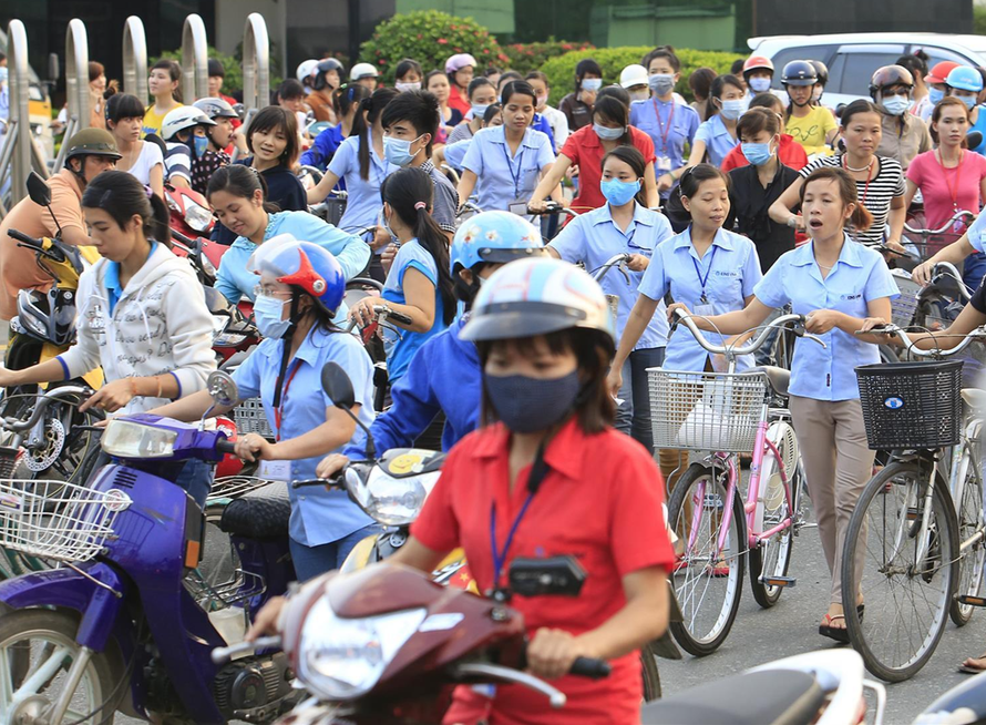 Công nhân Khu công nghiệp Thủ Dầu Một (Bình Dương). Ảnh: Tiền Phong.