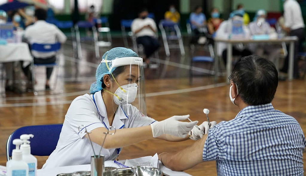 hủ tướng Chính phủ Phạm Minh Chính yêu cầu Bộ trưởng Bộ Y tế tiếp tục chỉ đạo, hỗ trợ và có văn bản hướng dẫn các địa phương, doanh nghiệp tiếp cận các nguồn cung vaccine phòng COVID-19 trên thế giới.